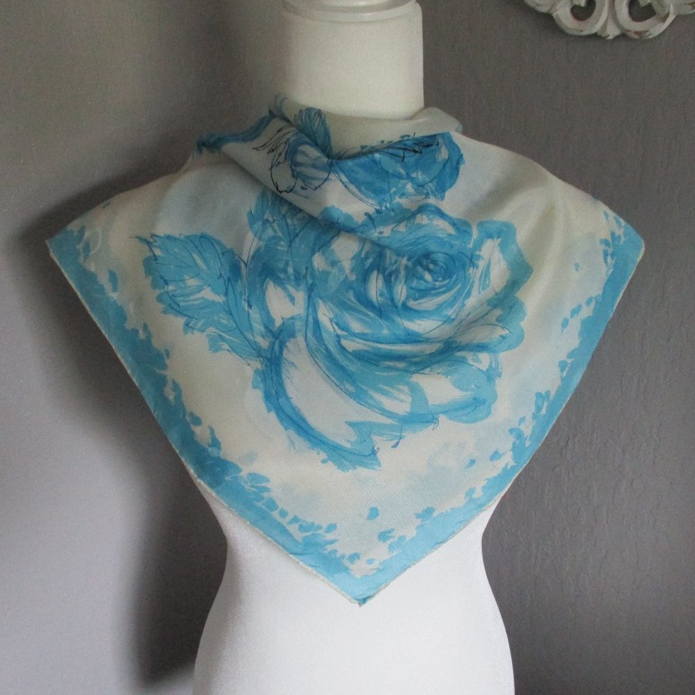 Blue roses 1940s scarf